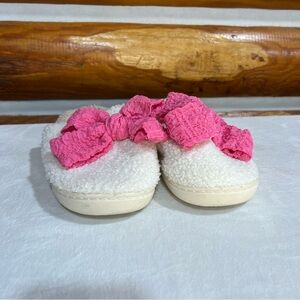 Altar'd State Women’s‎ Slippers with Pink Bow 9/10